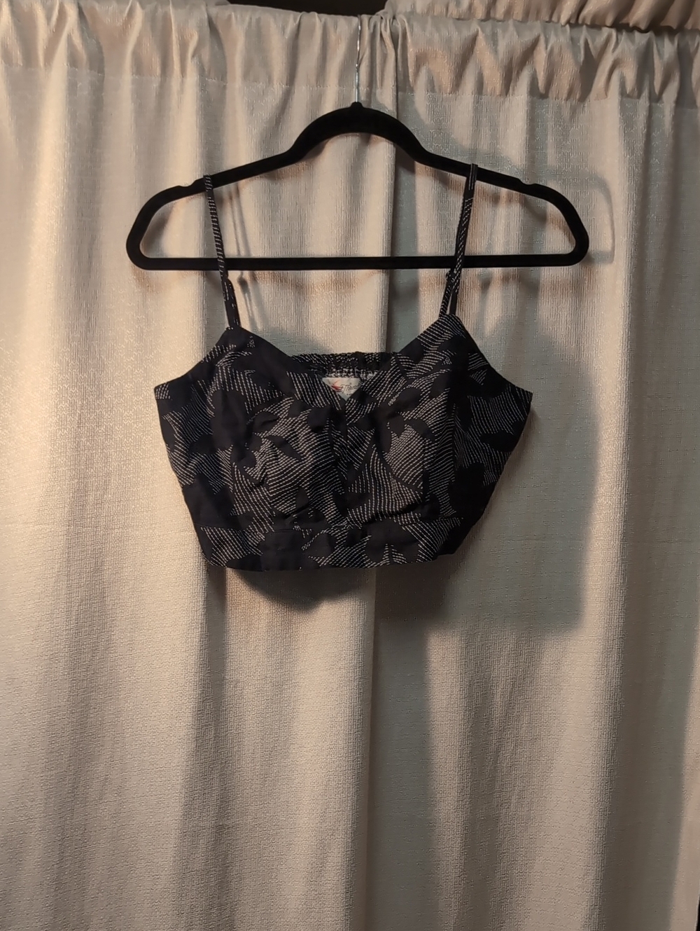 Universal Thread | Black Botanical Leaf Print Cropped Cami To